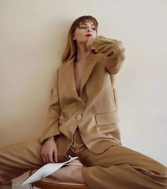 _奶茶色显脸白吗显肤色吗_穿奶茶色显白吗