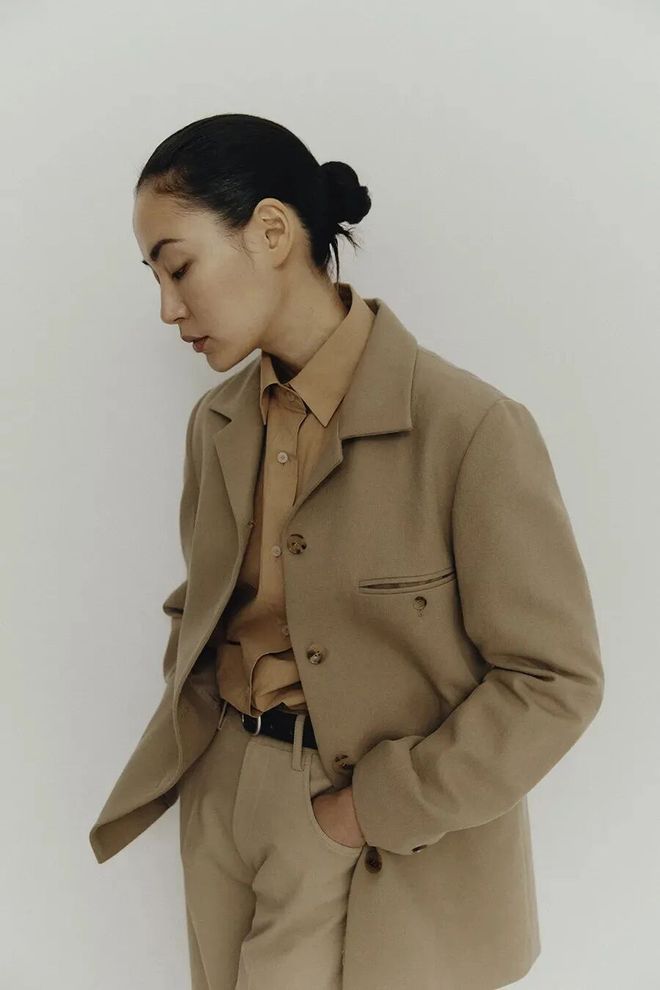 奶茶色显脸白吗显肤色吗__穿奶茶色显白吗