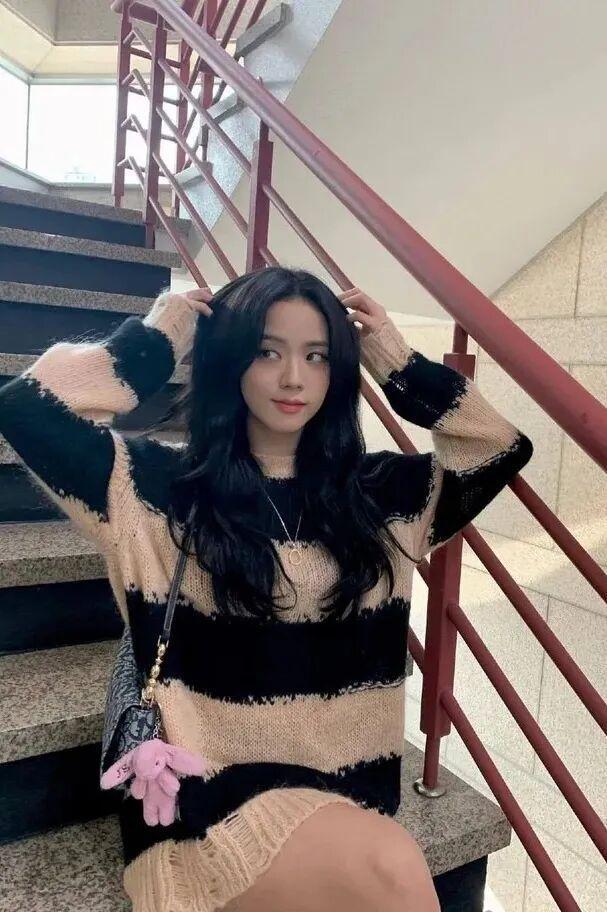 _奶茶色显脸白吗显肤色吗_穿奶茶色显白吗