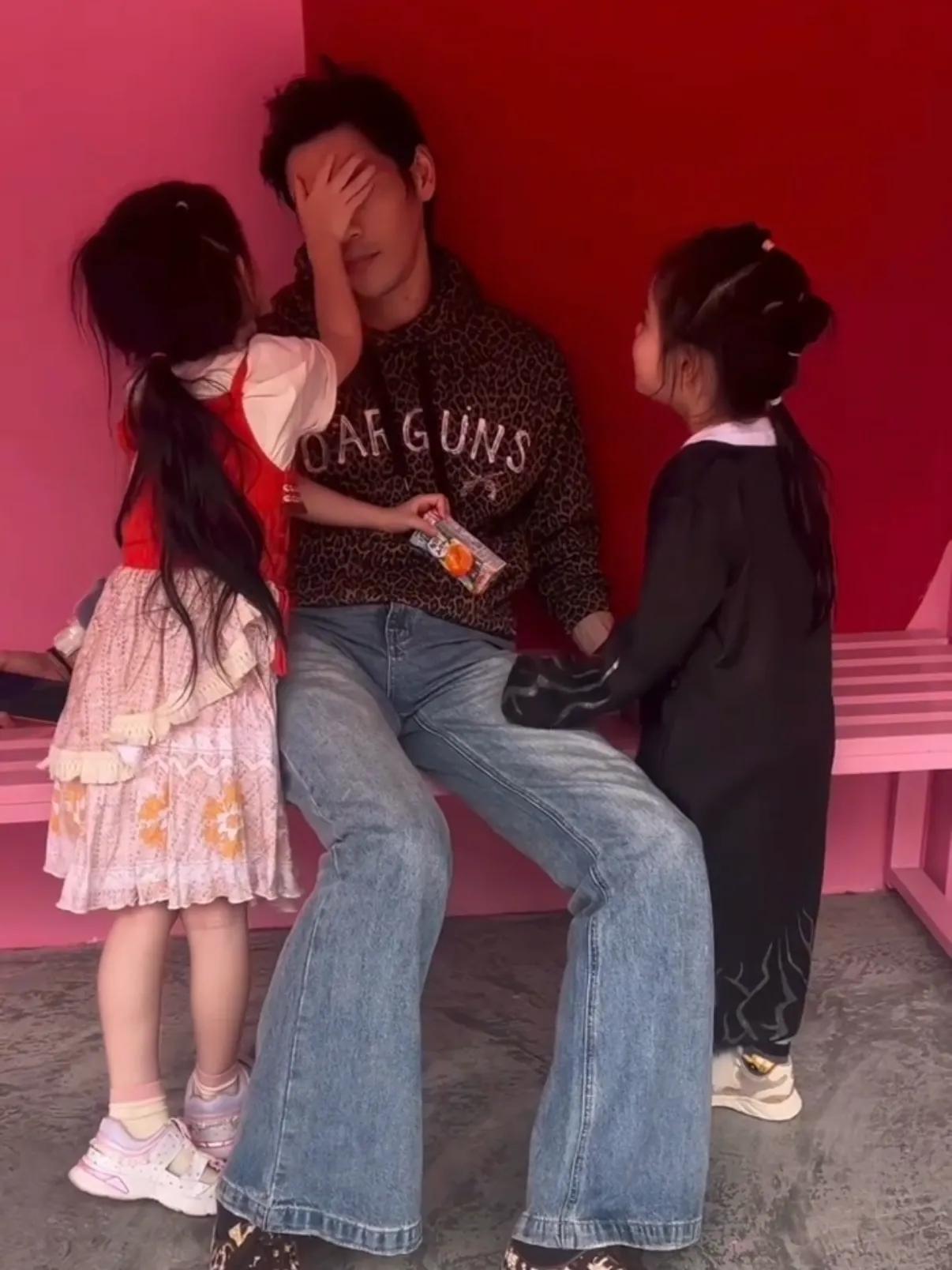 向佐情人节晒出游全家福，一家四口好温馨，3岁儿子留长发很可爱_向佐情人节晒出游全家福，一家四口好温馨，3岁儿子留长发很可爱_