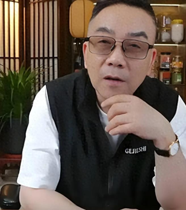 里子面子都丢了！被侄女指着鼻子骂的杨议，彻底活成全网“笑话”