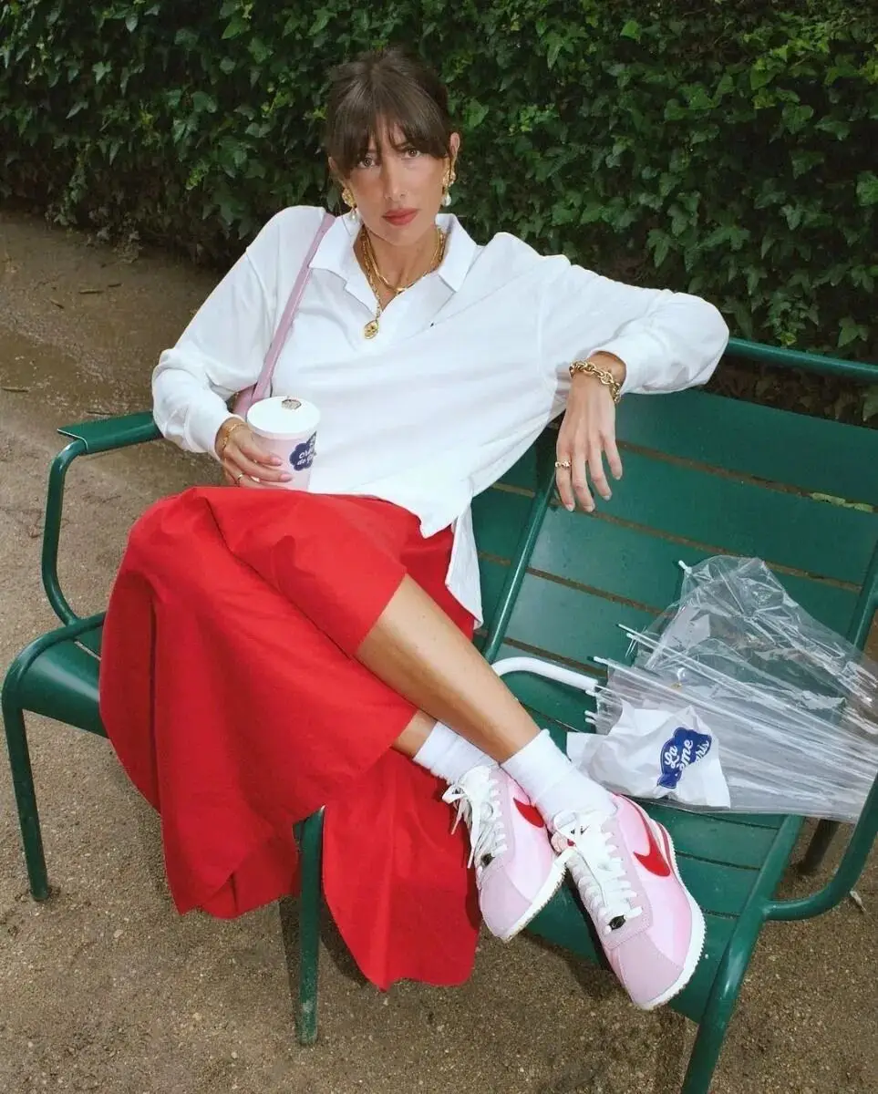 休闲鞋搭裙子_鞋子搭配裙子_