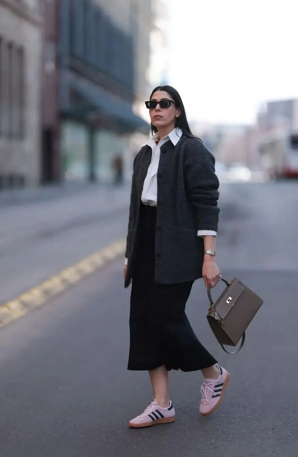 _鞋子搭配裙子_休闲鞋搭裙子