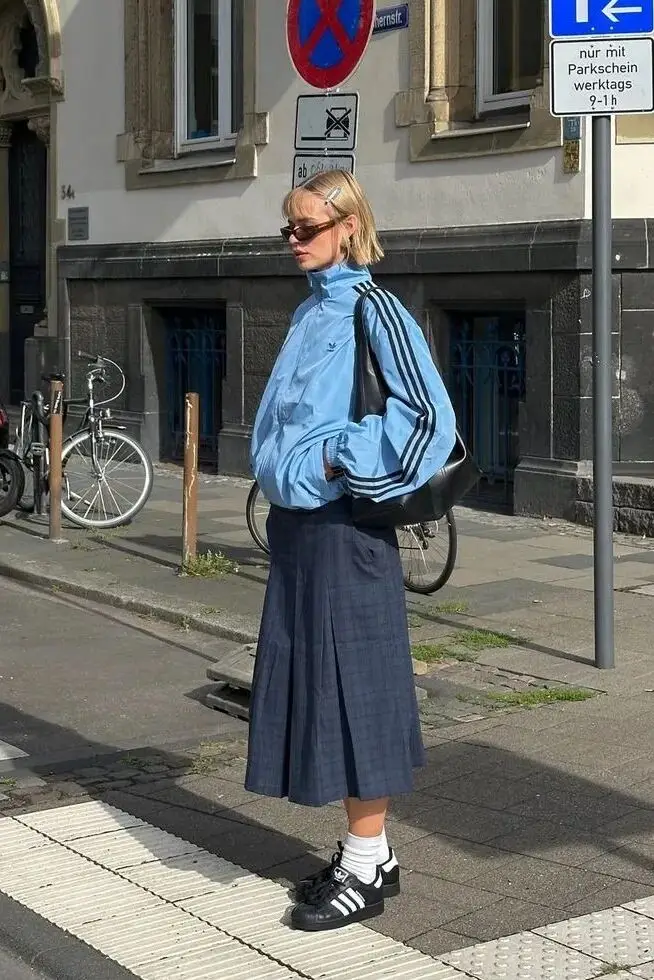 _休闲鞋搭裙子_鞋子搭配裙子