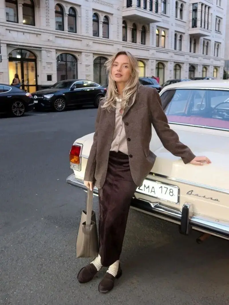 鞋子搭配裙子__休闲鞋搭裙子