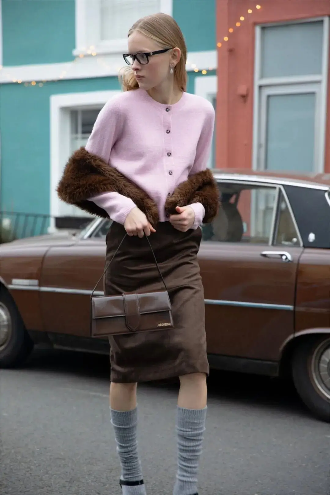 鞋子搭配裙子_休闲鞋搭裙子_