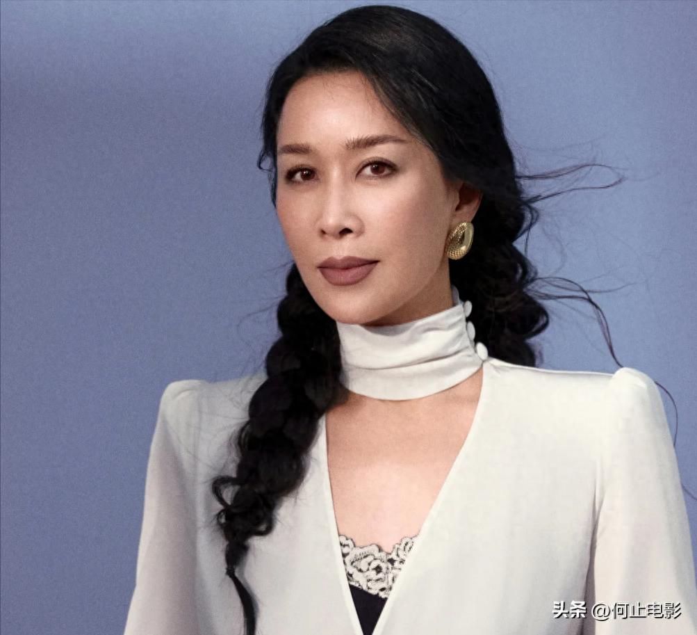 央媒发文，高调官宣33岁周深喜讯，深扒才知原来大家都误会那英了