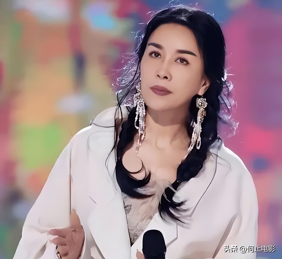 媒宣是做什么__郑恺官宣苗苗产女喜讯