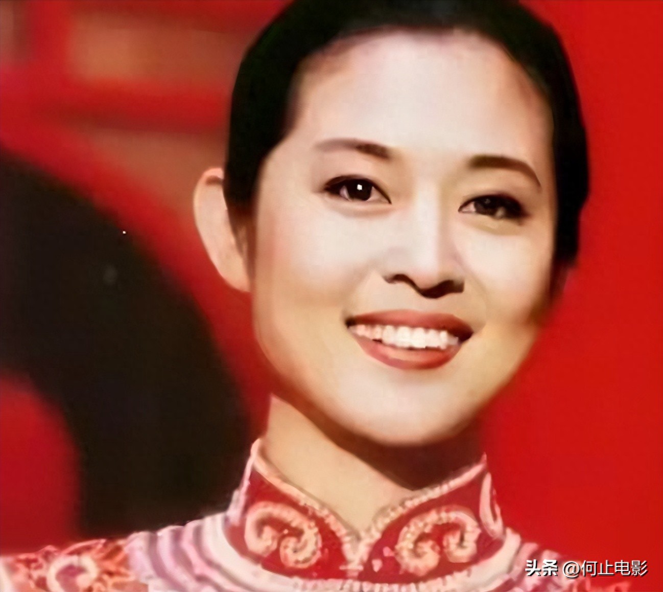 67岁倪萍受采访面相大变, 朝天鼻脸馒化, 罕谈儿子迷游戏被她劝退学