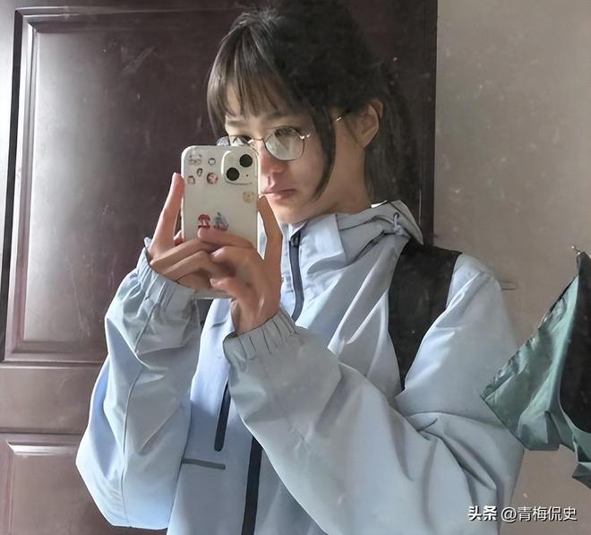 女子跪求男友原谅_跪爬哭诉女友被杀_