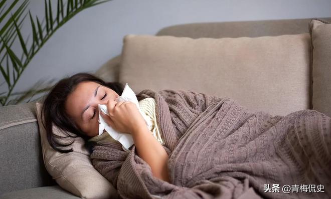 _女子跪求男友原谅_跪爬哭诉女友被杀