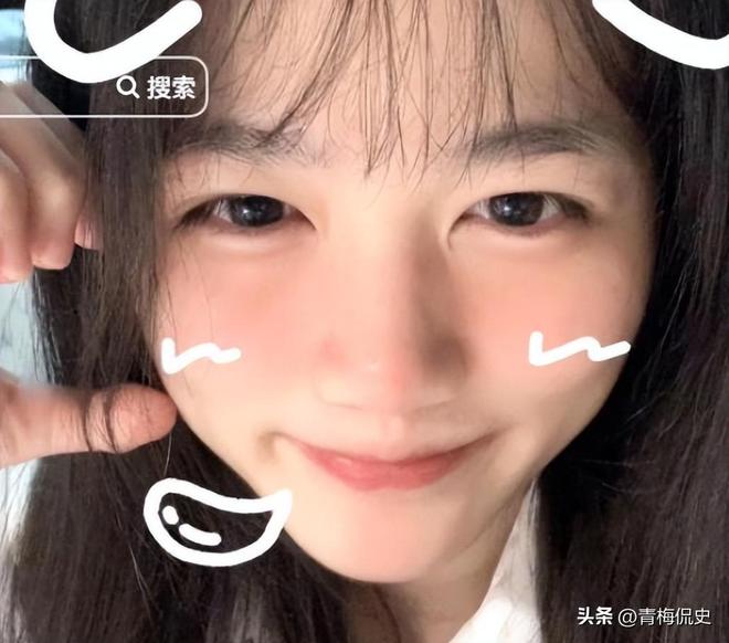 跪爬哭诉女友被杀_女子跪求男友原谅_