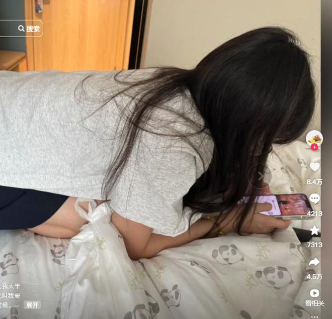 _安徽男子跪行_女子跪求男友原谅