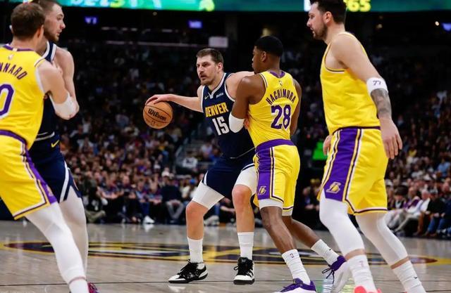 湖人04秒绝杀比赛视频_该替补湖人王道持搭配比赛了吗_