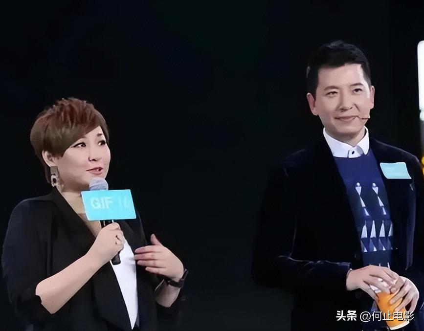 李静戴军街头牵手同框不到一周，恶心一幕发生，蔡明的话有人信了_李静戴军街头牵手同框不到一周，恶心一幕发生，蔡明的话有人信了_