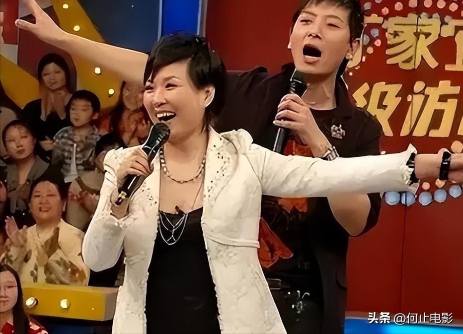 _李静戴军街头牵手同框不到一周，恶心一幕发生，蔡明的话有人信了_李静戴军街头牵手同框不到一周，恶心一幕发生，蔡明的话有人信了