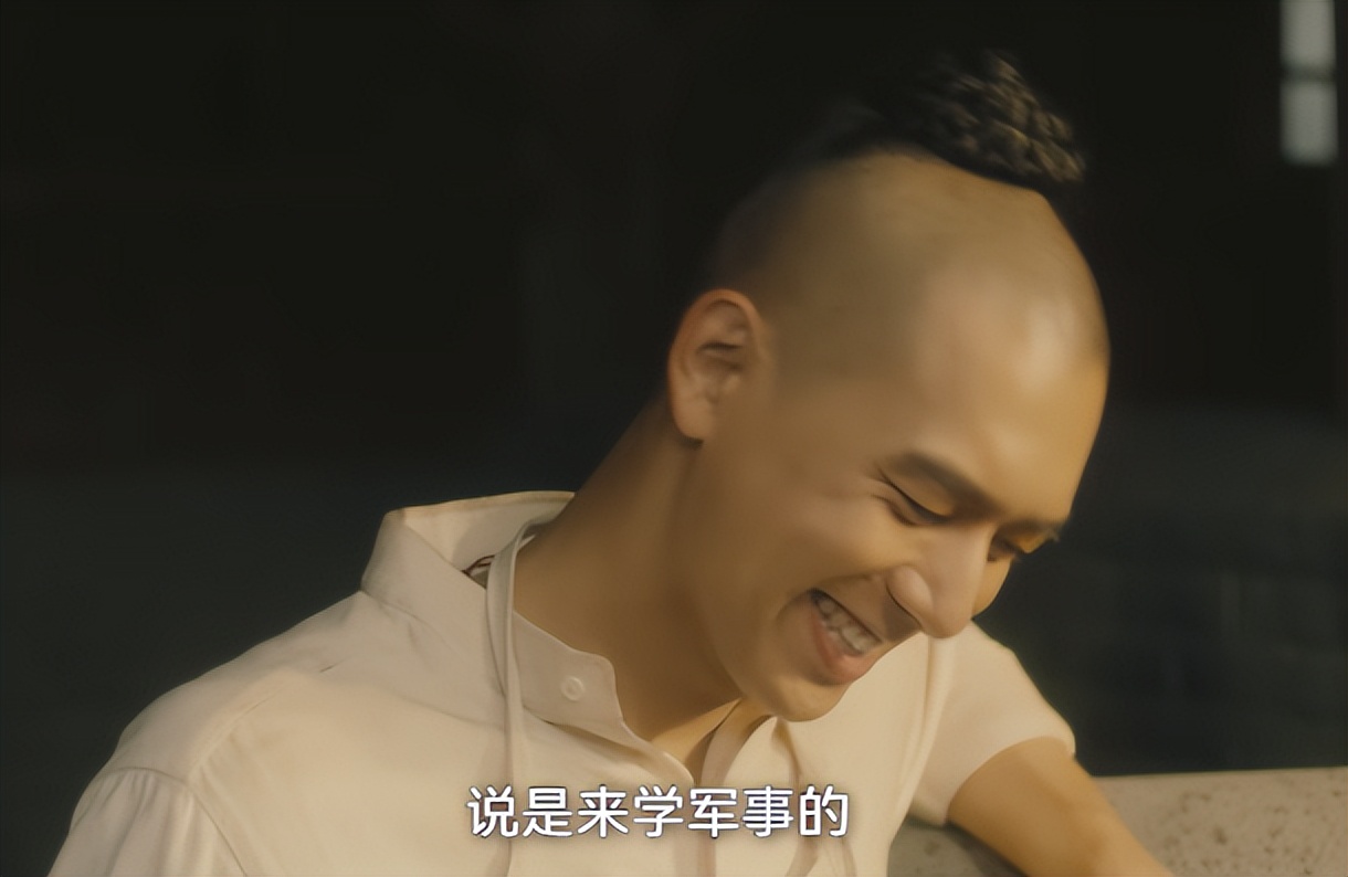 刘亦菲把咖啡倒在了导演身上_刘亦菲身上有几个纹身_