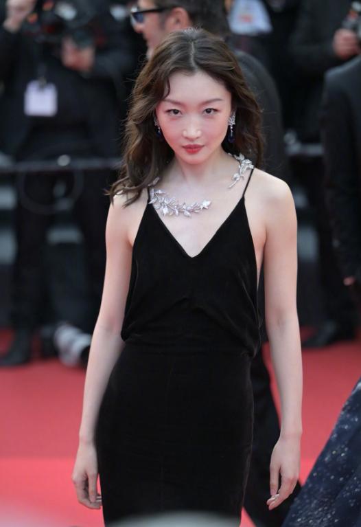 周冬雨戛纳电影节__周冬雨时装秀