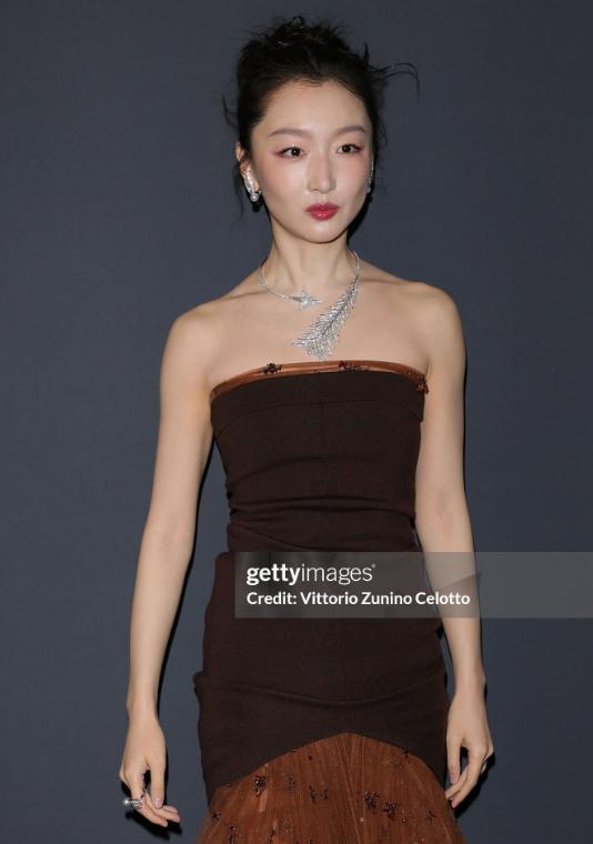 周冬雨时装秀__周冬雨戛纳电影节