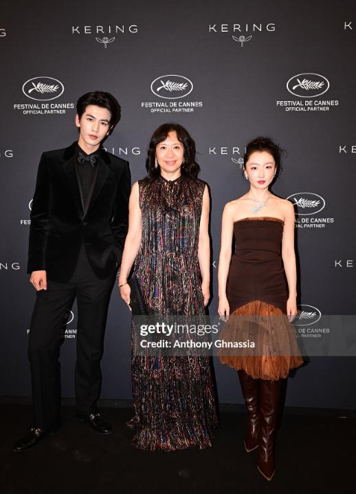 周冬雨戛纳电影节__周冬雨时装秀