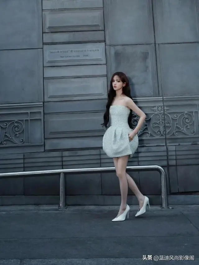 _火箭少女杨超越图片_杨超越签约杨天真