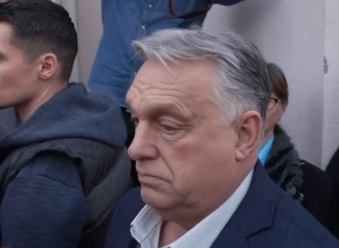 _描写建筑工人的文章_梦见抱别人的小孩暍自己奶