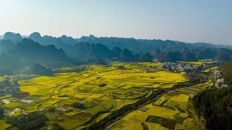 昆铁旅服云南专列_云南铁路视频_