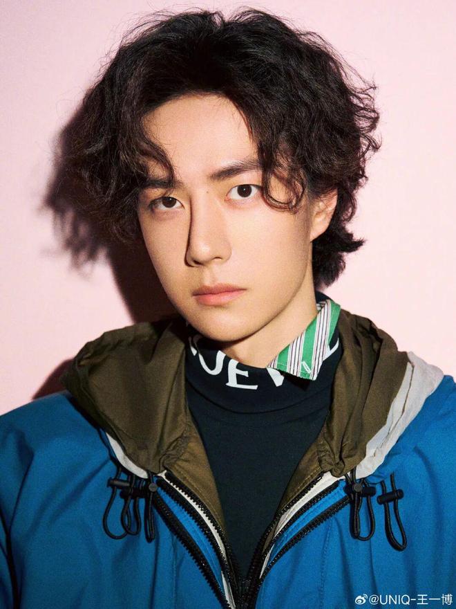 丑八怪歌手是被逼婚了？王一博陈都灵秀场矛盾？曾黎隐婚了？毕雯珺忽悠粉丝？姨太问答