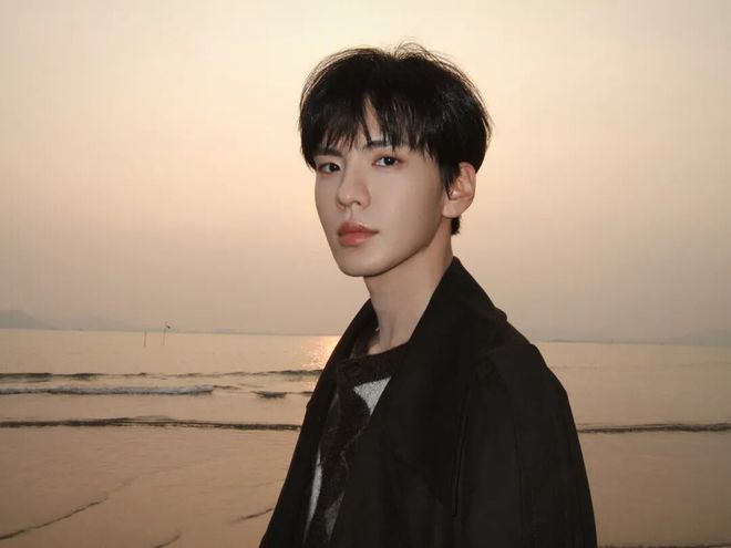 丑八怪歌手是被逼婚了？王一博陈都灵秀场矛盾？曾黎隐婚了？毕雯珺忽悠粉丝？姨太问答_丑八怪歌手是被逼婚了？王一博陈都灵秀场矛盾？曾黎隐婚了？毕雯珺忽悠粉丝？姨太问答_