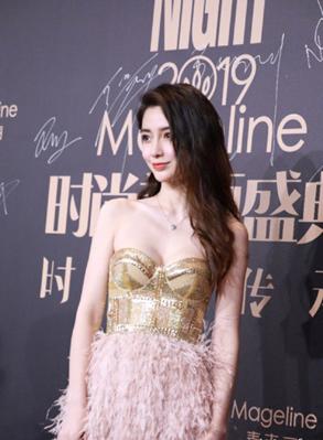 孙允珠白色低胸蓝裙__范冰冰低胸红裙