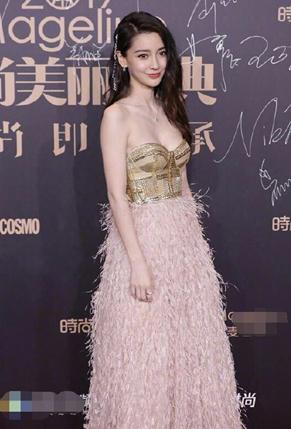 范冰冰低胸红裙__孙允珠白色低胸蓝裙