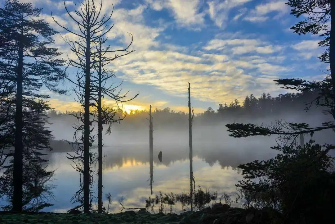 _峨眉山上二姐妹是什么意思_峨眉山的姊妹山