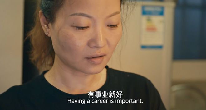 没上恋综却火了，她50岁还是最酷的“上海少女”