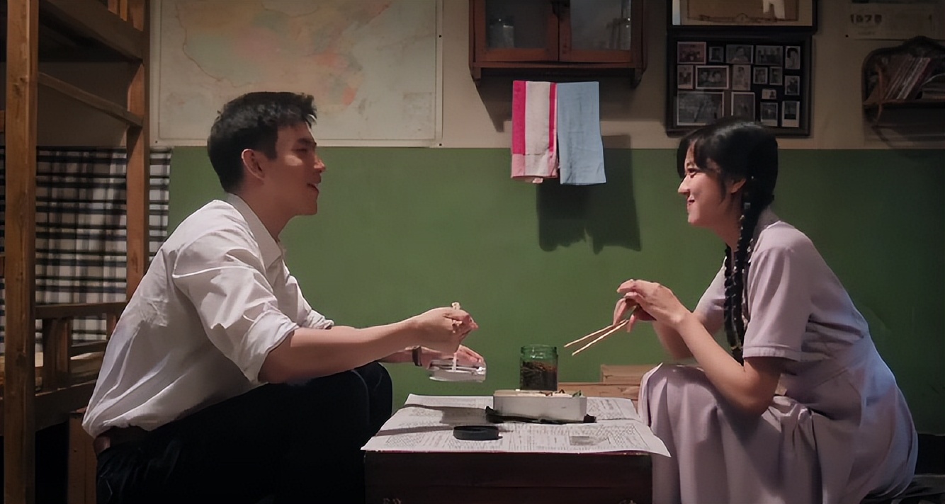 _央视《纯真年代的爱情》开播，连看4集，我要说：央视又淘到宝了_央视《纯真年代的爱情》开播，连看4集，我要说：央视又淘到宝了