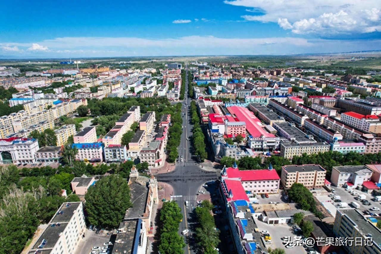 新疆与俄罗斯交界有个县，出了三个世界级景点，风景绝美不输瑞士