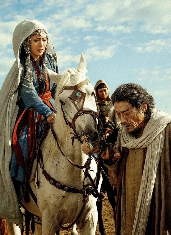 _跟着阿育娅一起，三步尝试做自己的“大女主”_跟着阿育娅一起，三步尝试做自己的“大女主”