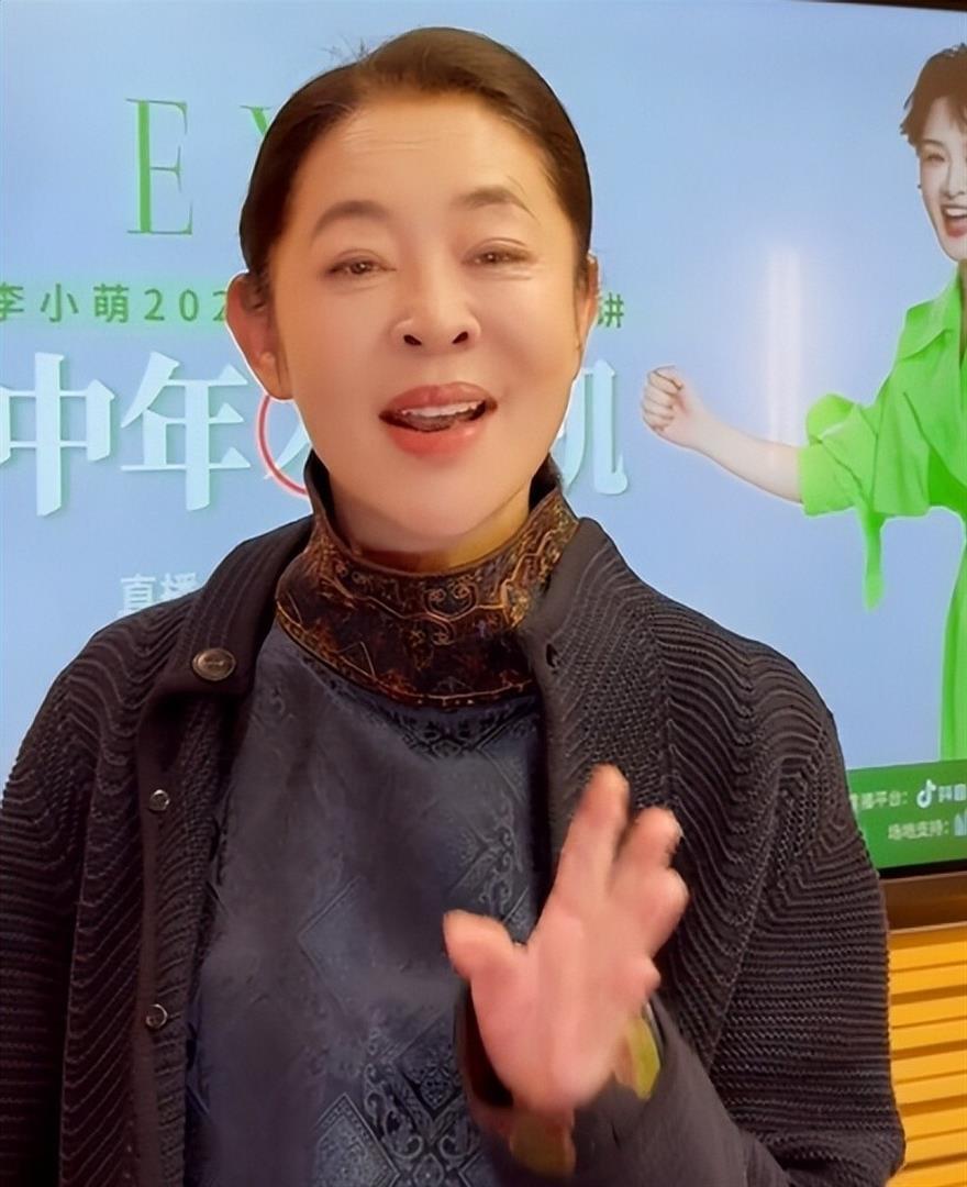 有种人生赢家叫倪萍，儿子大变样身高猛涨， 母子两人共用一张脸