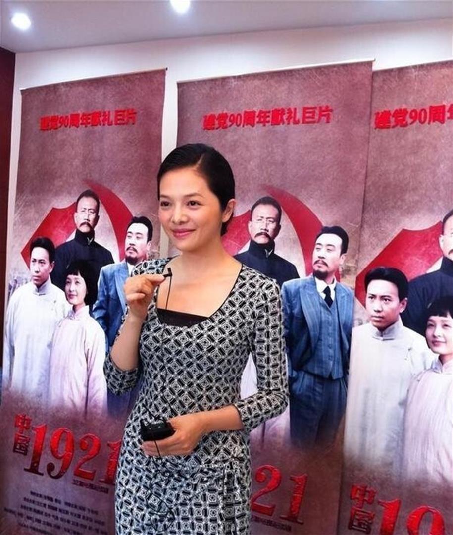 从央视一姐到无人问津，54岁胖到不敢认的文清，后悔当初的选择吗