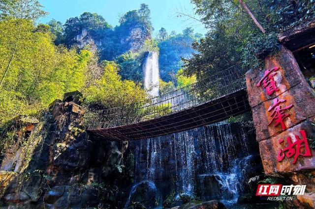 春游宝峰湖：泛舟高峡平湖 醉享春日画卷__春游宝峰湖：泛舟高峡平湖 醉享春日画卷