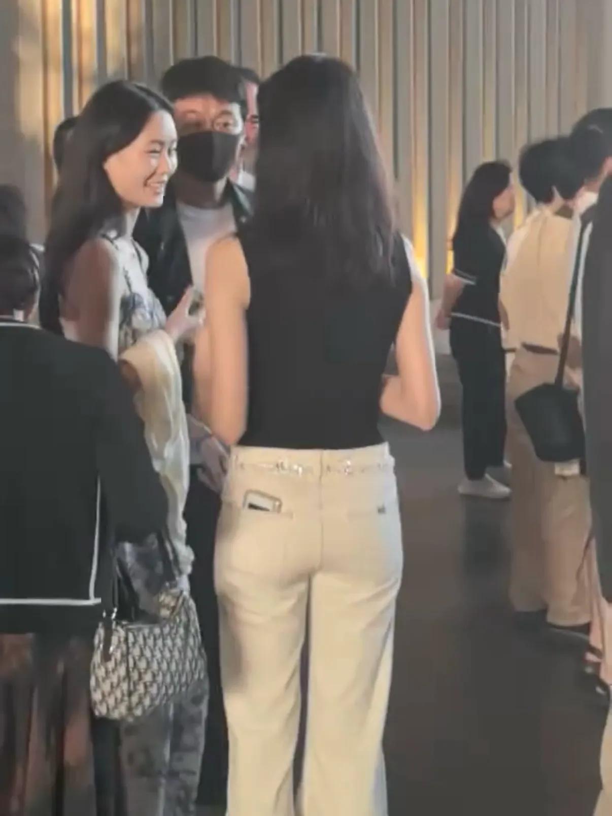 董璇去关悦家中做客为其庆生，闺蜜俩感情超好，佟大为全家福曝光_董璇去关悦家中做客为其庆生，闺蜜俩感情超好，佟大为全家福曝光_