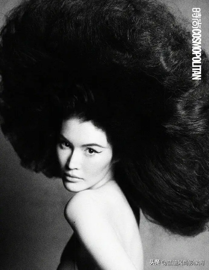 何穗 COSMO 开季封：黄金时代超模风范，是刻进骨血的镜头统治力_何穗 COSMO 开季封：黄金时代超模风范，是刻进骨血的镜头统治力_