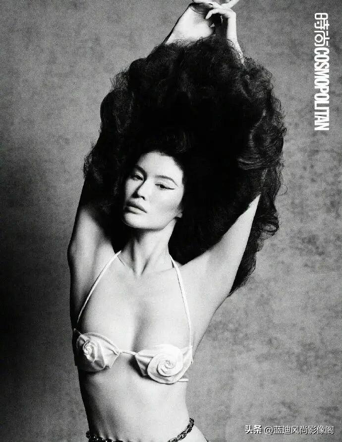 何穗 COSMO 开季封：黄金时代超模风范，是刻进骨血的镜头统治力_何穗 COSMO 开季封：黄金时代超模风范，是刻进骨血的镜头统治力_