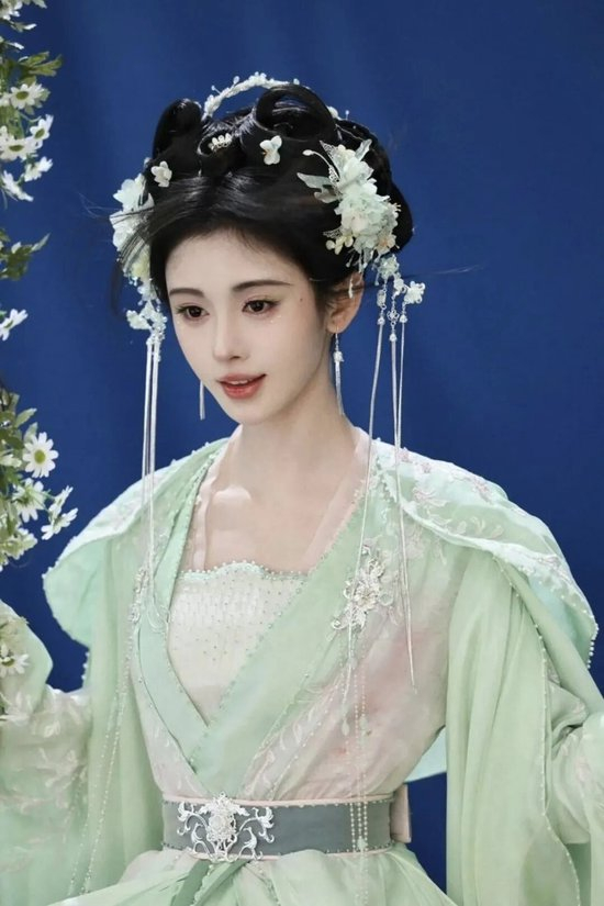 妆容模板__新年妆容