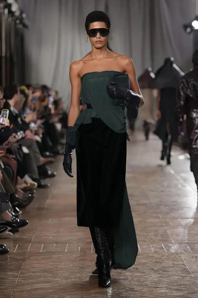 穿出巴黎女人的姿态，要几步？_穿出巴黎女人的姿态，要几步？_