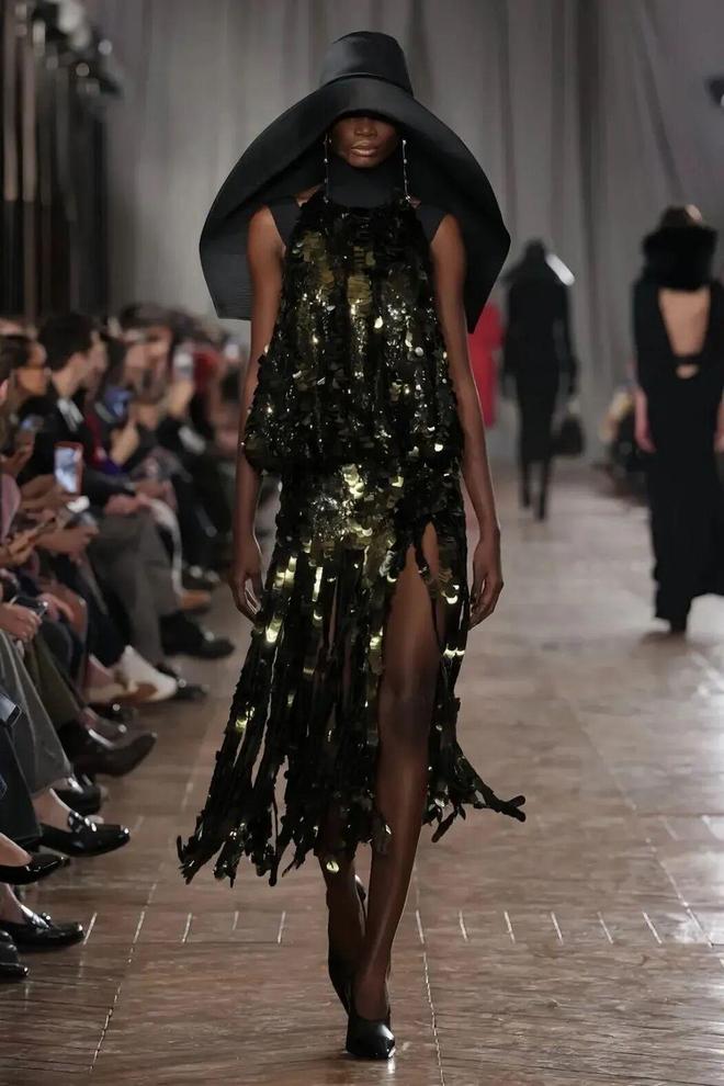 穿出巴黎女人的姿态，要几步？_穿出巴黎女人的姿态，要几步？_