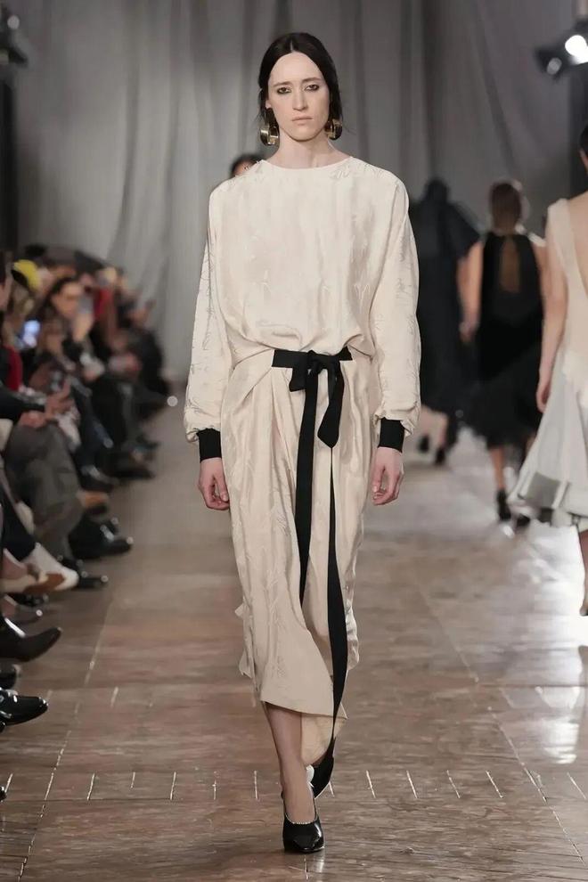 穿出巴黎女人的姿态，要几步？_穿出巴黎女人的姿态，要几步？_