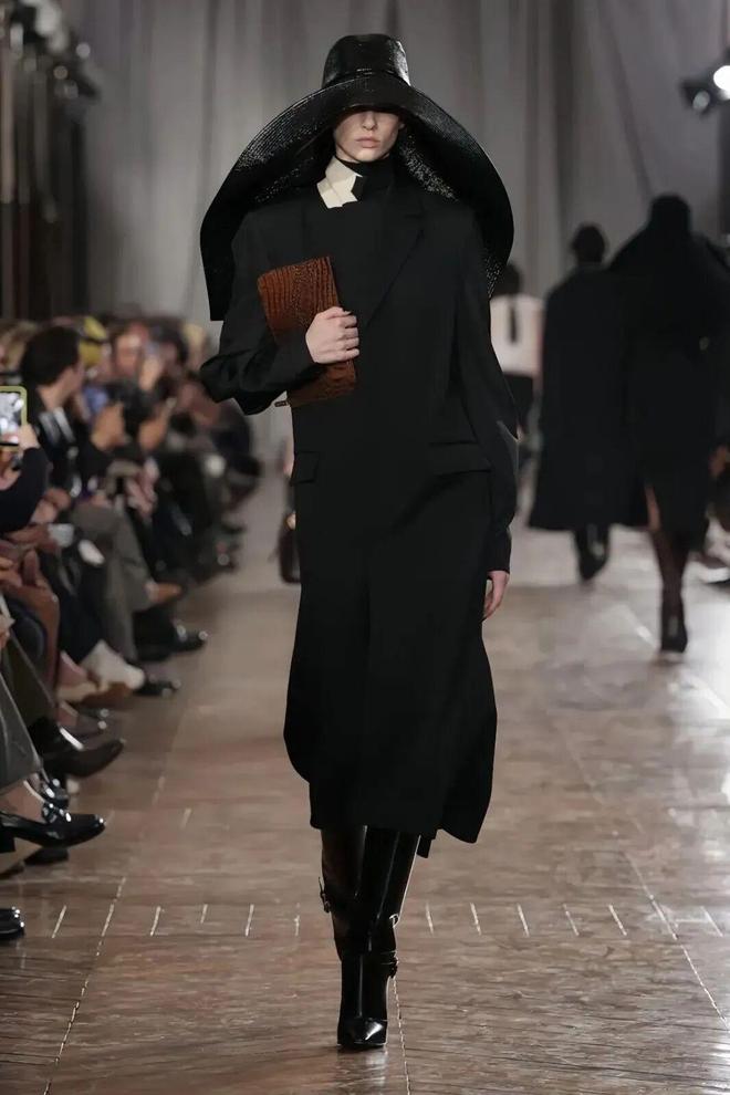 _穿出巴黎女人的姿态，要几步？_穿出巴黎女人的姿态，要几步？