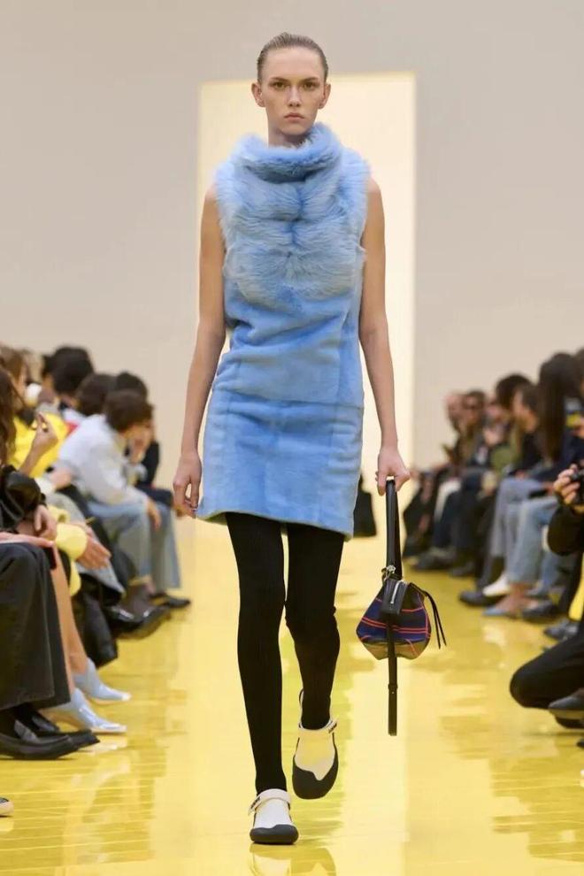 _穿出巴黎女人的姿态，要几步？_穿出巴黎女人的姿态，要几步？