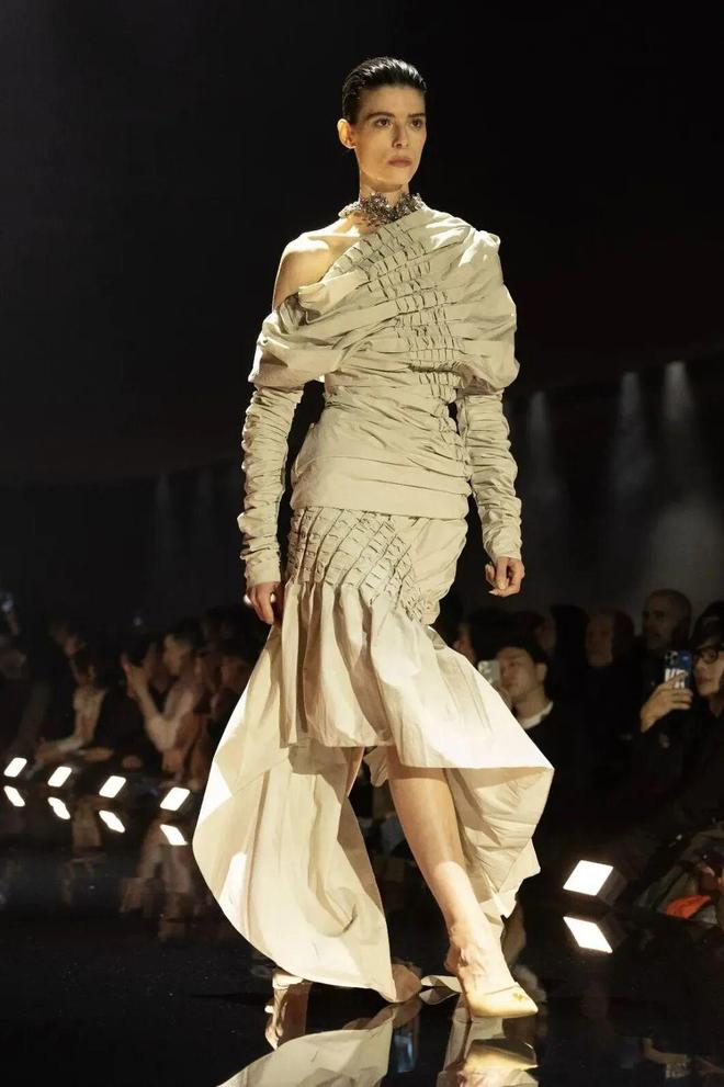 穿出巴黎女人的姿态，要几步？_穿出巴黎女人的姿态，要几步？_