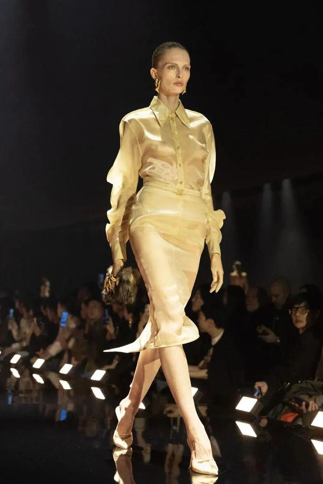 穿出巴黎女人的姿态，要几步？_穿出巴黎女人的姿态，要几步？_